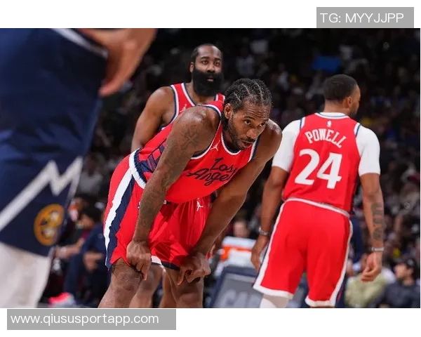 莱昂纳德半场状态火热三分球连中五记砍下18分助球队争胜